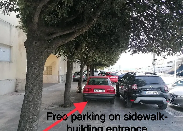 Lighthouse Gostinjska kuća 3*